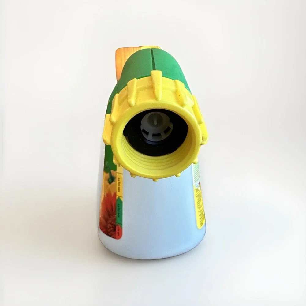 Miracle Gro Garden Feeder,‎ 3 Spray Patterns, Trigger Lock Fertilize 500 Sq Ft
